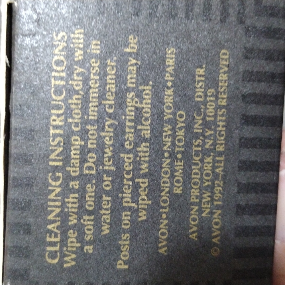 🎁🎄 VINTAGE AVON 1992 ENAMEL PEACE PIN - Picture 6 of 6